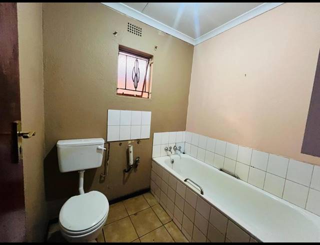 2 BEDROOM PROPERTY TO RENT IN PROTEA GLEN EXT